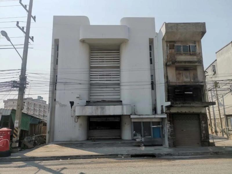    ขาย สำนักงาน อ่าวอุดม อำเภอ ศรีราชา ชลบุรี  ถนน สุขุมวิท (ทล.3) ตำบล ทุ่งสุขลา อำเภอ ศรีราชา จังหวัด ชลบุรี  ราคา 25,500,000  บาท  (ต่อรองราคาได้)  รายละเอียดบ้าน ▸ เนื้อที่ 91 ตารางวา  พื้นที่ใช้สอย 846 ตารางเมตร ▸ บ้านหันไปทางทิศตะวันออก  พิกัดบ้าน : https://maps.app.goo.gl/ST4F8dx5aBtwdhxY7  สถานที่ใกล้เคียง   ▸ โรงพยาบาลแหลมฉบัง ▸ มหาวิทยาลัยเกษตรศาสตร์ วิทยาเขตศรีราชา ▸ โฮมโปร แหลมฉบัง ▸ ดูโฮม แหลมฉบั�