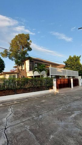 โซนแม่เหียะ #สีวลี #เลควิว ขาย 15.5 ล้าน 135 ตรว. 5 นอน 5 น้ำ บ้านเดี่ยวหลังใหญ่ 2 ชั้น #โครงการซีรีนเลค #เเปลงหัวมุม บนถ.สมโภชน์เชียงใหม่ 700 ปี #พร้อมเข้าอยู่ เดินทางสะดวก #ใกล้สนามบินเชียงใหม่เนื้อที่ 135 ตารางวา5 ห้องนอน 5 ห้องน้ำห้องครัวที่จอดรถ 4 คันชั้นบน⬆3 ห้องนอนห้องนอนใหญ่ (พร้อมห้องน้ำในตัว,ห้องเเต่งตัว,ส่วนเเพนทรี่อาหารเช้า,พร้อมระเบียงด้านนอก)ห้องนอนกลางห้องนอน