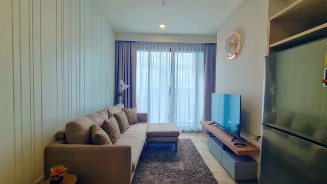 TEL : 092-288 9359 คุณดนิตาLine : https://line.me/ti/p/yxo92dHWP1รายละเอียด : เนื้อที่ขนาด 65 ตรม. วิวทะเล และวิวเมือง ขนาด 2 ห้องนอน 2 ห้องน้ำ  สิ่งอำนวยความสะดวกระดับพรีเมียม : - ห้องล็อบบี้หรู- Day Lounge & Sport Lounge- ห้องจดหมาย - ห้องน้ำชา- โซนเด็กเล่น - ห้องโยคะ- ฟิตเนสครบครัน- Golf Simulator - Theatre Room- สระว่ายน้ำระบบเกลือ- ห้องออนเซ็น + ซาวน่า แยกชาย/หญิง- Rooftop Garden สวนลอยฟ้า- บริการแม่บ้านฟรี 2 ครั้ง/สัปดาห์สถานที่ใกล้เคียง (เดินทา�