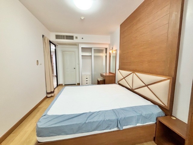 Condo for Sell Supalai Premier Place Asoke, 56sqm, 1bedrooms, 1bathrooms, 20th floor, between BTS Asoke and MRT Phetchaburi. ::details::- Area 56 sq m.- Type: 1bedrooms,1bathrooms- Building 1- 20th floor out of 30 floors City view::Project details:: - Project name: Supalai Premier Place Asoke::Nearby places::MRT Phetchaburi BTS Asok SWU Coordinates: https://maps.google.com/maps?q=13.744742, 100.562739Price: 5,500,000 THB (Transfer Fee 50/50) Interested, please contact: BTL ESTATE AGENTS 0657095999 Line: https://lin.ee/aeKXSB3LINE ID: @379zvtrkTel./Whatsapp: +66-65-709-5999,+66-81-456-1326Email: btlestateagents@gmail.com