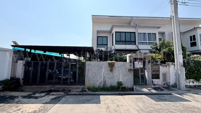 รหัสทรัพย์ : N0878ทาวน์โฮม หมู่บ้านเด่นชัย คลองกันยา บางพลี - สมุทรปราการ หลังริม พื้นที่กว้าง ตกแต่งสไตล์ลอฟท์ที่ตั้ง&nbsp;: ตำบลบางพลีใหญ่ อำเภอบางพลี จังหวัดสมุทรปราการ 10540รายละเอียดทรัพย์- ทาวน์โฮม ตกแต่งสไตล์ลอฟท์ 2 ชั้น เนื้อที่ 44.5 ตารางวา พื้นที่ใช้สอย&nbsp;120 ตารางเมตร- 3&nbsp;ห้องนอน, 2&nbsp;ห้องน้ำ, 1&nbsp;ห้องรับแขก, 1&nbsp;ห้องครัว, 1 ที่จอดรถ- แอร์ 3 เครื่อง, เครื่องทำน้ำอุ่น 1 เครื่�