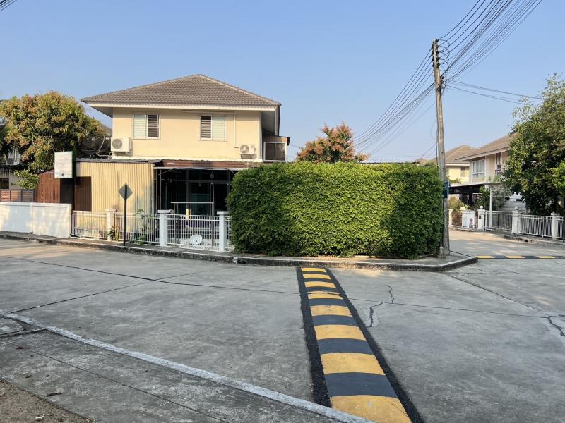 ขายบ้านสวยใหม่ หลังมุมพิเศษ!กาญจน์กนกวิลล์ 11 - สันนาเม็งถูกกว่าตลาดกว่า 5 แสนบาท!รายละเอียดบ้านเนื้อที่: 81.1 ตร.วาพื้นที่ใช้สอย: กว่า 250 ตร.ม.ห้องนอน: 3 ห้องห้องน้ำ: 3 ห้องห้องโถง: 4 ห้องจุดเด่นพิเศษต่อเติมสไตล์ญี่ปุ่น Minimal - ดีไซน์โมเดิร์น สวยงามแปลงหัวมุมหันทิศใต้ - รับแสงธรรมชาติดีครัวไทยพร้อมเคาเตอร์ - ทำอาหารสะดวกพร้อมสวนสวย - บรรยากาศร่มรื่นความปลอดภัย & สิ่งอำ�