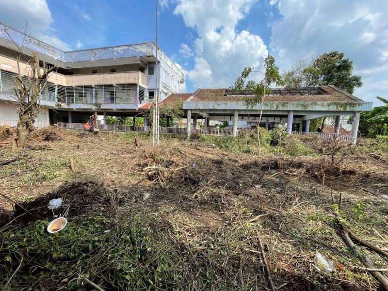 BH3858 ให้เช่าอาคารขนาดใหญ่ 1,800 ตร.ม. ถนนบางแวก ระหว่างกาญจนาภิเษก – พุทธมณฑลสาย 2ติดต่อ Agent คุณบัว (Bua)Tel: 093-646-4597 LINE ID: Bua093ค่าเช่า 250,000 บาทต่อเดือนให้เช่าอาคารโครงสร้างโรงเรียนเดิม บนทำเลศักยภาพถนนบางแวก พื้นที่อาคารรวมมากกว่า 1,800 ตารางเมตร บนที่ดินเกือบ 1.5 ไร่ เหมาะสำหรับผู้ประกอบการหรือองค์กรที่ต้องการอาคารขนาดใหญ่ พร้อมใช้งาน และสามารถรีโนเวทต่อยอดได้ตามแนวคิดธุรกิจ�