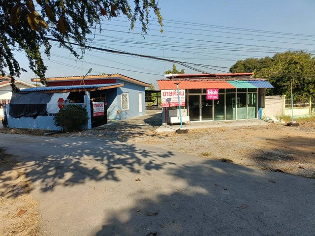 ขายที่ดินพร้อมสิ่งปลูกสร้าง ติดถนนพหลโยธิน อำเภอเมือง จังหวัดนครสวรรค์ เนื้อที่ 244 ตารางวา#รายละเอียดและที่ตั้งทรัพย์-ที่ดินพร้อมสิ่งปลูกสร้างเนื้อที่ 244 ตารางวา-บ้านพัก จำนวน 2 ห้องนอน 1 ห้องน้ำ 1 ห้องครัว พร้อมแอร์ทั้ง 2 ห้อง  และเครื่องทำน้ำอุ่น-พร้อมร้านค้า มีห้องนอน  ห้องน้ำ ห้องครัวและที่จอดรถ พร้อมแอร์และเครื่องทำน้ำอุ่น-ห้องเก็บของ โรงรถสามารถจอดรถ�