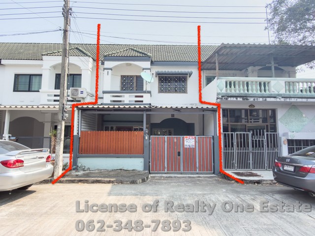 M0407ขายทาวน์เฮ้าส์ สายไหม 81 หมู่บ้านอภินคร 20.5 ตร.ว. ติดถนนเมน สภาพสวย ราคาถูก ขายด่วน! ทาวน์เฮ้าส์สายไหม 81 บ้านสวยสภาพดี ติดถนนเมน ทำเลทอง ราคาดีที่สุดในย่านนี้!ผ่อนถูกกว่าเช่า! เป็นเจ้าของบ้านทำเลศักยภาพ เชื่อมต่อทุกการเดินทาง ในราคาเพียง 1.9 ล้านบาท (ค่าโอนคนละครึ่ง)จุดเด่นที่ห้ามพลาด:•ทำเลดีที่สุด: บ้านตั้งอยู่บน ถนนเมนหลัก ของหมู่บ้าน เข้า-ออกสะดวก ไม่ต้องเ