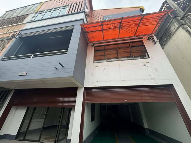 ให้เช่า โรงงาน พื้นที่ใช้สอย 650 ตารางเมตรตัวโรงงานขนาด 430 ตรมออฟฟิศ 3 ชั้น ขอ รง ได้บางน้ำจืด อ.เมือง จ. สมุทรสาครติดต่อAgent : คุณเด่นชัย: 09-8481-8989:06-2839-4747ID Line :0984818989: https://line.me/ti/p/ezz8HbMifzWhatsApp :+66984818989: แอดไลน์ แคปหน้าจอสอบถามได้เลยครับโรงงาน ใกล้บางบอน 5 บางน้ำจืดพื้นที่รวม 650 ตารางเมตร ตัวโรงงานขนาด 430 ตรมออฟฟิศ 3 ชั้นสามารถ ขอ รง ได้ที่ตั้ง ต. บางน้ำจืด อ.เมือง จ. สมุทรสาครราคาเช่า 49,000 บาทPL. Real Estate Brokerht