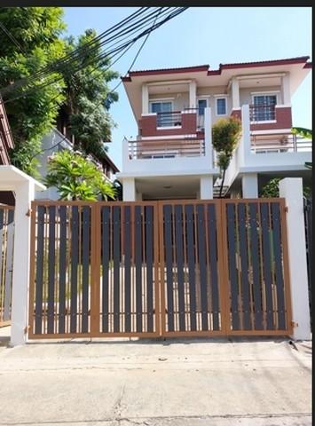  ให้เช่าทาวน์โฮม 4 ห้องนอน 3 ห้องน้ำ มีห้องนอนห้องน้ำแม่บ้านแยกต่างหาก ซอย เย็นอากาศ 2 สาทร ยานนาวาติดต่อAgent : คุณเด่นชัย: 09-8481-8989:06-2839-4747ID Line :0984818989: https://line.me/ti/p/ezz8HbMifzWhatsApp :+66984818989: แอดไลน์ แคปหน้าจอสอบถามได้เลยครับทาวน์โฮม ซอย เย็นอากาศ 23 ชั้น 200 ตารางเมตร4 ห้องนอน 3 ห้องน้ำ มีห้องนอนห้องน้ำแม่บ้านแยกต่างหากจอดรถได้ 2 คันใกล้ BTS เซ็นต์หลุยที่ตั้งซ. เย็นอากาศ 2 แขวงช่องนนทรี เขตยานนาวา กร�