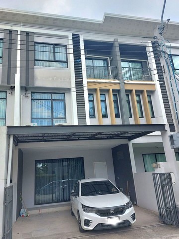 ทาวน์โฮม3ชั้นให้เช่า +วิวสระว่ายน้ำ วัชรพล/รามอินทรา 25ตรว.พื้นที่ใช้สอย 200 ตารางเมตร •4ห้องนอน 4ห้องน้ำ 1ห้องครัว ห้องรับแขก•แอร์ จำนวน6ตัว•เฟอร์นิเจอร์ครบพร้อมเครื่องใช้ไฟฟ้า ทีวี45นิ้ว  ตู้เย็น  เครื่องซักผ้า  เครื่องทำน้ำอุ่นครบทุกห้อง •จอดรถในบ้าน 2 คัน นอกบ้าน 3 คัน  มีสนามเด็กเล่น คลับเฮาส์ สระว่ายน้ำระบบเกลือ ระบบการรักษาความปลอดภัย Dubble Security และกล้อง CCTV ตลอด 2