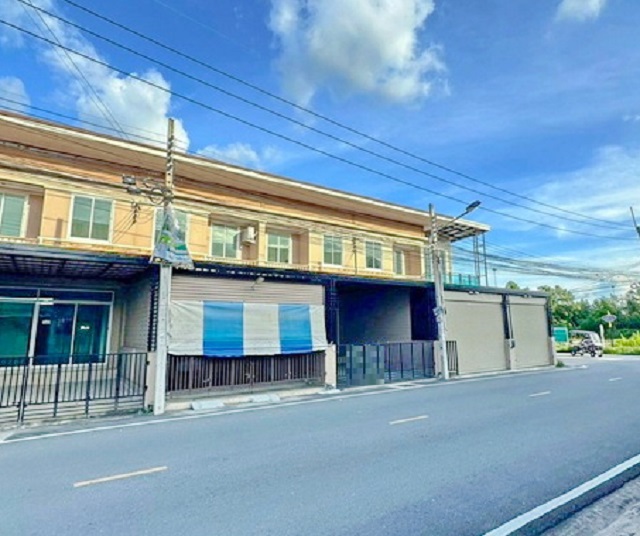 ช่า-ขายทาวน์โฮมใหม่ 21 ตร.วา.นิคมอมตะชลบุรี 2.5 กม.คลองตำหรุ ทำเลเชื่อมเมือง เทศบาลตำบลคลองตำหรุ500ม.163 ตร.ม. 2 ชั้น   เดินทางสะดวก รร.สารสาสน์วิเทศชลบุรี 2.7 กม. รองรับทั้งอยู่อาศัย และโฮมออฟฟิศ พื้นที่กว้าง โปร่ง โล่ง ฟังก์ชัน 2 นอน 3 น้ำ 18,999 B-M. ขาย 2.49 ลบ. เทศบาลต.คลองตำหรุ 1.5 กม. เหมาะกับผู้ประกอบการ ใกล้นิคมอุตสาหกรรมเวลโกรว์  ถ.สุขุมวิทAmata Industrial Estate Chonburi 2.5 km.KhlongTamru Subdistrict 500 m. New townhome for rent sale 21 sq.wa. 163 