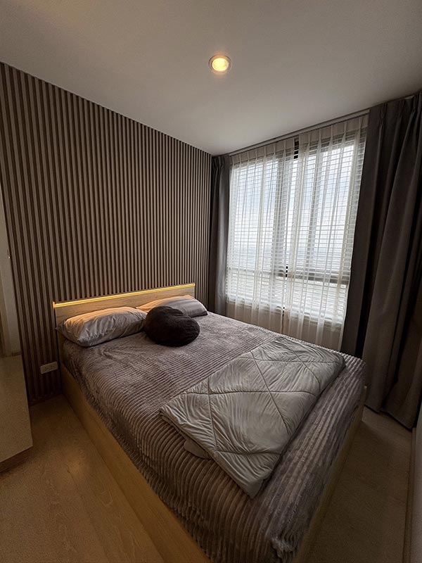 ให้เช่าคอนโด NUE Noble Srinakarin Lasalleนิวโนเบิล ศรีนครินทร์ – ลาซาล ติดรถไฟฟ้า MRT ศรีลาซาลเดินทางสะดวกห้องอยู่ ชั้น39 ขนาดห้อง 27ตรม. 1ห้องนอน 1ห้องนั่งเล่น ทำเลดีเงียบสงบไม่ติดห้องใครอีกฝั่งติดบันไดหนีไฟ เงียบมาก ห้องรีโนเวททั้งห้อง• เฟอร์นิเจอร์ + เครื่องใช้ไฟฟ้าใหม่ครบFully Furnished ที่นอนระดับโรงแรม5ดาวนอนสบายมาก กระเป๋าเดียวอยู่ได้เลย&nbsp;• แอร์ / Smart TV / ตู้เย็น/ Microwave&nbsp;• Digital Door Lockใครหา�