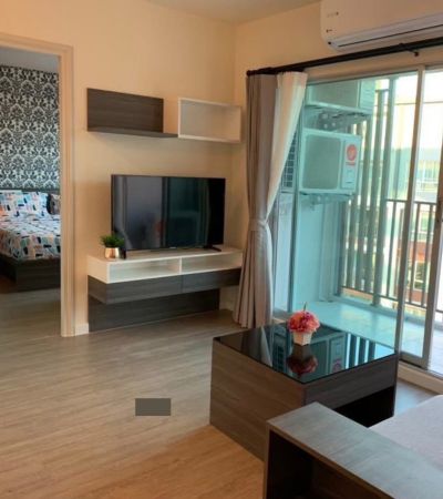 ให้เช่า 28,000 บาทD Condo Ping (2 ห้องนอน)ห้องใหญ่ วิวสระว่ายน้ำ ติดเซ็นทรัลเฟสติวัล เชียงใหม่ เดินถึงได้.2 ห้องนอน 2 ห้องน้ำ 1 ห้องนั่งเล่น พร้อมโซนครัว ขนาด 60 ตรม.ห้องชั้น 7 วิวสระ ตึก Aวิวสระว่ายน้ำ .สัญญา 1-3 เดือนค่าเช่าเดือนละ 35,000.-บาท.สัญญา 1 ปีค่าเช่าเดือนละ 28,000.-บาท.หน้าโครงการมี 7-Eleven สะดวกทุกวัน วิวดี น่าอยู่ เดินทางสะดวก ใกล้คาเฟ่ ร้านอาหารครบ.ที่จอดรถสะดวกมากLobby รับรองขนาดให