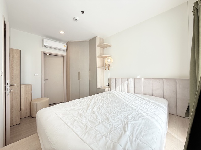  ขายคอนโด เดอะ เบส เพชรบุรี ทองหล่อ  33.23  ตรม. พร้อมอยู่  ชั้น 6 __VDO: https://youtu.be/vkSY2-Rjb8M__M-12985จุดเด่นพิเศษ– ขนาดห้อง 33.23 ตร.ม – ชั้น 6 อาคารสูง 36 ชั้น– ระเบียงทิศใต้– 2 แอร์– ตู้เย็น, เตาไฟฟ้า  พร้อมที่ดูดควัน, เครื่องทำน้ำอุ่น– เฟอร์นิเจอร์บิวท์อินทุกชิ้น, เตียงที่นอน,โซฟา, ตู้วางทีวี, ชุดโต๊ะทานข้าว– ประตูดิจิตอล– ค่าส่วนกลาง 27,000-/ปี __เดอะ เบส เพชรบุรี ทองหล่อถนน เพชรบุรีตัดใหม่ บางกะป