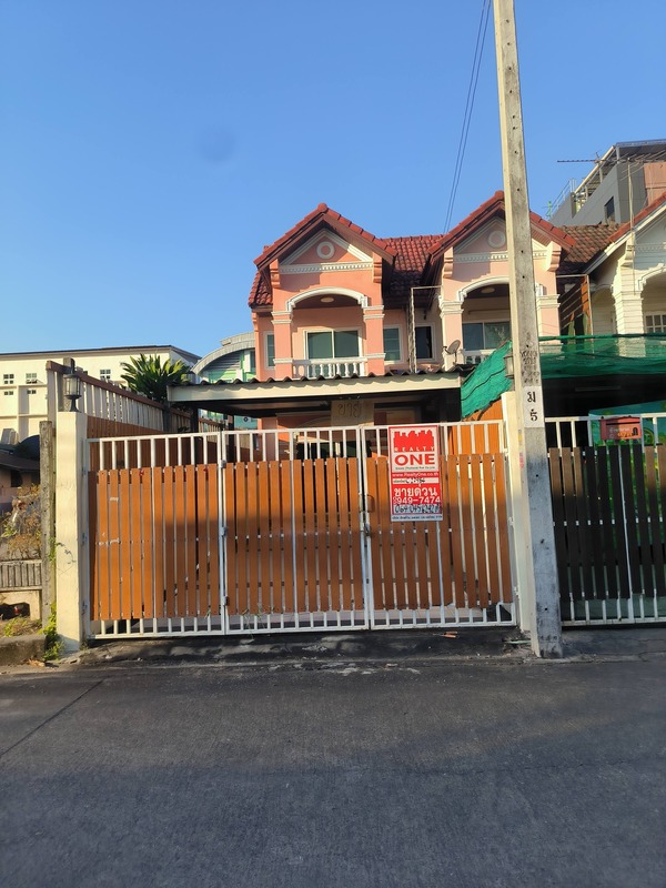 รีโนเวตใหม่ทั้งหลัง! ทาวน์เฮ้าส์ 2 ชั้น ทำเลดี นวมินทร์ 74 C27984เข้าอยู่ได้ทันที ราคาจับต้องได้ ใกล้ห้าง ใกล้ทางด่วน แบบนี้หาไม่ง่ายนะคะ! ทำเล & ที่ตั้งทาวน์เฮ้าส์ 2 ชั้น ซอยนวมินทร์ 74เดินทางสะดวก ใกล้ถนนหลัก เข้า–ออกเมืองง่าย รายละเอียดทรัพย์ประเภท: ทาวน์เฮ้าส์ 2 ชั้นขนาดที่ดิน: 25 ตร.วา 2 ห้องนอน 2 ห้องน้ำ รีโนเวตใหม่ทั้งหลัง สภาพสวยเหมาะสำหรับอยู่อาศัยจริง หรือซ�