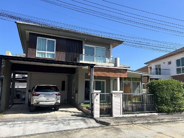 สีวลี #มีโชค ขาย 4.7 ล้าน 57.7 ตรว. บ้านเดี่ยว 2 ชั้น #สันผีเสื้อ #ต่อเติมครบ #บ้านในโครงการคุณภาพ #พร้อมเข้าอยู่ เดินทางสะดวก #ใกล้รวมโชค #ใกล้เซ็นทรัลเฟสติวัลเนื้อที่ 57.7 ตารางวา 3 ห้องนอน 4 ห้องน้ำ1 ห้องครัว2 ที่จอดรถห้องน้ำห้องใหญ่ จะเป็นแบบกดปุ่มออโต้ต่อเติมห้องครัวด้านหลังให้แล้ว 1 ห้อง (ห้องครัว 1 +หลังบ้าน 1 ห้อง)ต่อเติมห้องด้านหน้าบ้าน 1 ห้องเป็นห้องเด็กเล่น ขาย 4.7 ล�