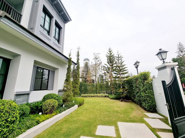 CC1453ให้เช่า บ้านเดี่ยวหรู2ชั้น Nantawan พระราม9 กรุงเทพกรีฑาตัดใหม่โครงการใหม่Land & HousesNear Wellington International School ใกล้รถไฟฟ้าสายสีเหลือง สถานีศรีกรีฑา เพียง 6 กม##  ให้เช่า ##Please directly contact : K.โบว์  083-782-4962ให้เช่า บ้านเดี่ยวนันทวันพระรามเก้า-กรุงเทพกรีฑาตัดใหม่ Nantawan Rama 9-New Krungthepkreetha ใกล้จุดขึ้นลงทางด่วนศรีรัชฯ ใกล้วงแหวนกาญจนาภิเษกด้านหน้าหันทิศเหนือ แปลงมุม ติดคลับเฮ้าส์ ขนาด 141 ตารางวาพื้นที่ใช้�