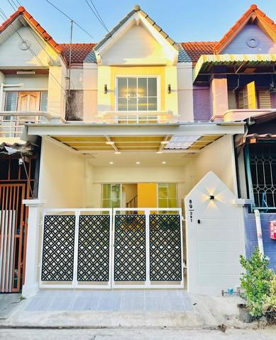 ขายทาวน์เฮาส์ 2 ชั้น หมู่บ้านมารวย บางเขน ซอยพหลโยธิน54/1 รีโนเวทใหม่ ย่านวัดเกาะ เพิ่มสิน สายไหมราคาขาย 2,150,000 ( ฟรีโอน )ที่ตั้ง ถนนพหลโยธิน ซอยพหลโยธิน 54/1 แยก 4 แขวงสายไหม เขตสายไหม กรุงเทพมหานคร 10220ติดต่อ : คุณภัสพงณ์ 0634098164Line : binkem22https://www.facebook.com/profile.php?id=61581484955548เนื้อที่ 18 ตารางวา พื้นที่ใช้สอย 100 ตารางเมตร จำนวน 2 ชั้น 3 ห้องนอน 2 ห้องน้ำ 1 ห้องครัวบิวท์อิน ทำเลดีหลังบ้านไม่ติดใคร จอดรถใ�