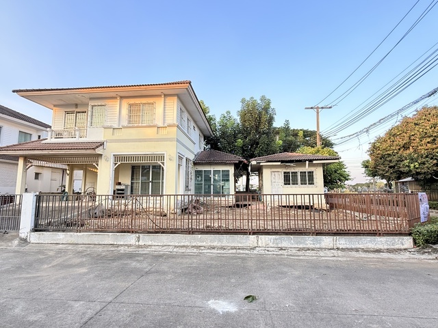 ขายบ้านเดี่ยวชลลดา สุวรรณภูมิ หลังมุม พื้นที่เยอะ ติดคลับเฮ้าส์ 87 ตรว.รหัส M11638ที่ตั้ง หมู่บ้านชลลดา สุวรรณภูมิ ตำบลศรีษะจรเข้น้อย อำเภอบางเสาธง จ.สมุทรปราการGoogle Maps : https://goo.gl/maps/27FzGEzhboZMPrMk6VDO: https://youtu.be/o2YoG51zlTI__________________________เนื้อที่ 87.30 ตารางวา หลังมุม พื้นที่เยอะ ติดคลับเฮ้าส์หน้าบ้านทิศใต้3 ห้องนอน  3 ห้องน้ำ  1 ห้องรับแขก1 ห้องทำงาน 1  ห้องครัว1 เรือนแม่บ้าน   2 จอดรถได้3 เครื่องปรับอากาศ 2 �