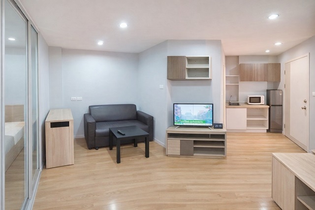 ชั้น4 ให้เช่าลุมพินี วิลล์ อ่อนนุช-พัฒนาการ 23ตร.ม.  MRT ศรีนุช 1.9กม.เฟอร์ฯ และเครื่องใช้ไฟฟ้าครบ 6,799 B-M. รร.นานาชาติ Bangkok Prep 3 กม.ทำเลดีใกล้ทางด่วน และศูนย์การค้า เหมาะสำหรับอยู่อาศัย พาราไดซ์ พาร์ค 2.8 กม. เดินทางสะดวก บรรยากาศดี ปลอดภัย สิ่งอำนวยความสะดวกครบครัน4FL Condo for rent Lumpini Ville On Nut-Pattanakarn MRT Srinuch 1.9km  23 sq.m. fully furnished and equipped with appliances  6,799 B-M. 1.9 km. from MRT Srinuch Bangkok Prep International School 3 km. away excellent location near the expressway and shopping centers Paradise Park 2.8 km. away convenient trans