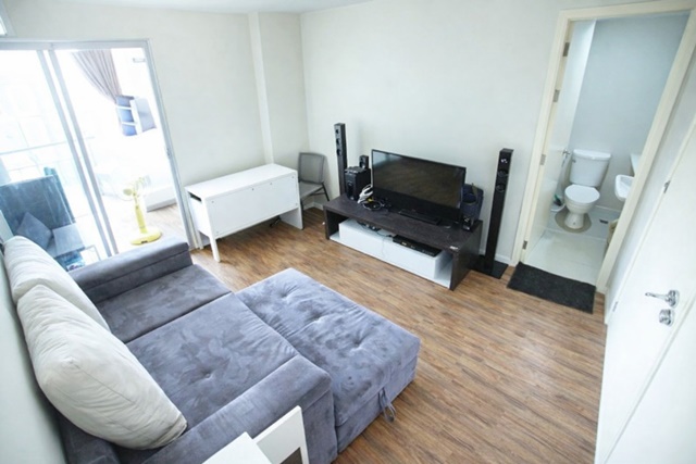 ตลาดไท 2.4 กม. ม.ธรรมศาสตร์ ศูนย์รังสิต 1.2 กม. ขาย-ให้เช่าคอนโด 35 ตร.ม. 8,998 B-M. คลองหลวง ห้องขนาดใหญ่ ปรับปรุงใหม่ เฟอร์ฯครบ   ฟังก์ชันลงตัว 1 นอน 1 น้ำ เหมาะสำหรับอยู่อาศัย หรือลงทุน ขาย 1.85 ลบ. ทำเลดีใกล้แหล่งการศึกษา เดินทางสะดวก สิ่งอำนวยความสะดวกครบ บรรยากาศดี ปลอดภัย ฟ้าโดม คอนโด สนามกีฬาธรรมศาสตร์ 1.5 กม. Thammasat University Rangsit Campus 1.2 km.  Talat Thai 2.4 km.  Fahdom Condo Thammasat Stadium 1.5 km. Condo for sale rent 35 sq.m. 8,998 B-M. Khlong Luang large room newly renovated 