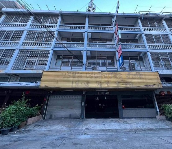 ให้เช่าอาคารพาณิชย์ 2คูหา สุขุมวิท46 (ใกล้ท่าเรือคลองเตย)**ราคาพิเศษ จาก 120,000.- ลดเหลือเพียง 90,000.-- อาคารพาณิชย์ 2คูหา 4ชั้น บวกชั้นลอย- หน้าบ้านกว้าง 12 เมตร ลึก 12 เมตร- จอดรถได้ 6 คัน (แบบเอียง)- เหมาะทำเป็นบ้านพัก โฮมออฟฟิศ หรือโกดังเก็บสินค้า ภายในมีลิฟท์ขนสินค้า ถนนหน้าบ้านสูง ฝนตกน้ำไม่ขัง ไม่ท่วม***กรณีต้องการเช่า 1-2 อาคารได้สถานที่ใกล้เคียง- ห่างจาก BTS พระโขนง ประมาณ 1.3