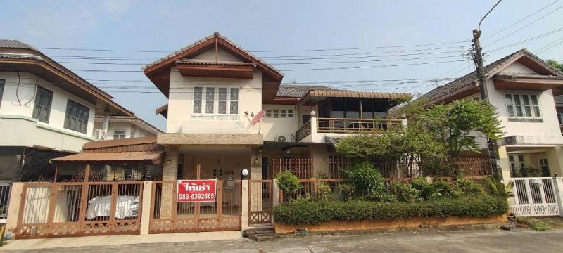 ให้เช่าบ้านเดี่ยว 2 ชั้น หมู่บ้านวรารักษ์ ทำเลดีใกล้ห้างแฟชั่นไอส์แลนด์ จังหวัดกรุงเทพมหานครที่ตั้ง : แขวงสามวาตะวันตก เขตคลองสามวา จังหวัดกรุงเทพมหานคร 10510ขนาดพื้นที่ : 50 ตร.วา รายละเอียด-บ้านเดี่ยว 2 ชั้น เป็นส่วนตัวสูง-โครงการปลอดภัย เข้า–ออกด้วย ระบบสแกนทะเบียนรถ-รปภ. 24 ชั่วโมง อุ่นใจตลอดวันจุดเด่น-หน้าหมู่บ้านมี ตลาดเช้า + 7-11 สะดวกมาก-เดินทางง่าย ใกล้ถนนห