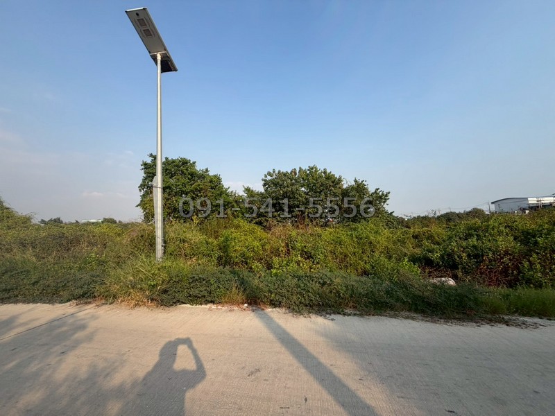 ขายที่ดิน 10 ไร่ ริมถนน ซอยประชาอุทิศ 90ขายที่ดิน 10 ไร่ ริมถนนทางหลวงชนบทสมุทรปราการ 3001 ซอยประชาอุทิศ 90 ติดถนน 2 ด้านขายที่ดินเปล่า 10 ไร่ ซอยประชาอุทิศ 90 ติดถนน 2 ด้าน ริมถนนทางหลวงชนบทสมุทรปราการ 3001เหมาะพัฒนาโครงการจัดสรร โกดัง โรงงาน คลังสินค้า นักลงทุนขายที่ดินเปล่าขนาดใหญ่ในทำเลศักยภาพ จังหวัดสมุทรปราการที่ดินจำนวน 2 แปลงติดกัน รวมพื้นที่ 10 ไร่ (4,000 ตารางวา)ตั้