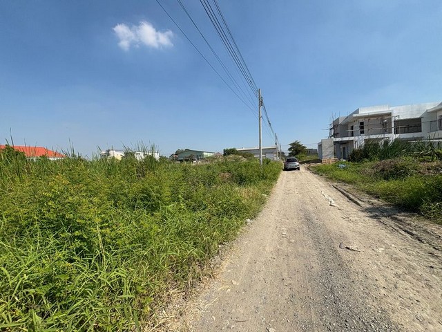 ขายที่ดินซอยศรีด่าน 22 ถ.ศรีนครินทร์  สมุทรปราการ ขนาด 102 ตารางวา ทำเลและสภาพแวดล้อมดี สะดวก ปลอดภัย เหมาะสร้างบ้าน, สำนักงานและโกดังเก็บสินค้า*พิเศษเพียง 3.2 ล้านบาท *สนใจติดต่อคมกฤช : 084-446-5959Line: kloveee **สถานที่สำคัญใกล้เคียง เช่น สนามบินสุวรรณภูมิ, ถนนศรีนครินทร์, ถนนบางนา-ตราด, ถนนวงแหวนรอบนอก (ตะวันออก), สถานีรถไฟฟ้าศรีแบริ่ง (สายสีเหลือง), ห้างสรรพสินค้า Big C, Foodland, Mckro, เมกะบ�