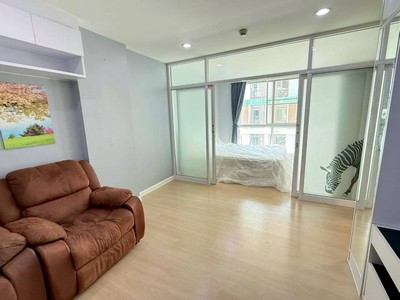 พบกับความลงตัวของความสะดวกสบายและความเงียบสงบใน The Niche ID ลาดพร้าว 130 โครงการLow rise มีเพียง 370 ยูนิต เหมาะสำหรับผู้ที่ต้องการที่อยู่อาศัยเป็นส่วนตัว ใจกลางลาดพร้าวและการเดินทางที่แสนสะดวก .ห้องพักมีขนาดพอเหมาะ จัดสรรพื้นที่เป็นสัดส่วน แยกห้อง นอนห้องนั่งเล่น ห้องครัว เหมาะกับทั้งคู่รัก ครอบครัวขนาดเล็ก หรือผู้ที่ทำงานในโซนลาดพร้าว รามคำแหง หัวหมาก และพื้น�