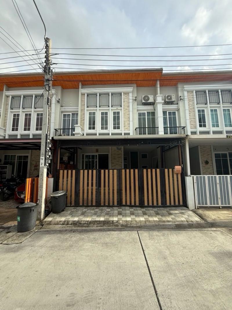 ขาย ทาวน์โฮม หมู่บ้านโกลเด้นทาวน์ 2 จรัญ ปิ่นเกล้า ขนาด 18 ตรว  ราคา 3,199,000 ลบสนใจ @infinitycondo ขาย ทาวน์โฮม หมู่บ้านโกลเด้นทาวน์ 2 จรัญ ปิ่นเกล้าขนาด 17 ตรวราคา 3,199,000 ลบ ฟรีโอน แอร์ 4 ปั้มน้ำ 1 ที่ดูดควัน เคาเตอร์ครัวบิวอิน - ตั้งอยู่ ถนน บางกรวย-ไทรน้อย ต.บางกรวย อ.บางกรวย จ.นนทบุรีสิ่งอำนวยความสะดวก- คลับเฮ้าส์, สระว่ายน้ำ, ฟิตเนส, สวนสวยภายในโครงการ และสนามเด็กเล่น มีระบบรักษาคว�