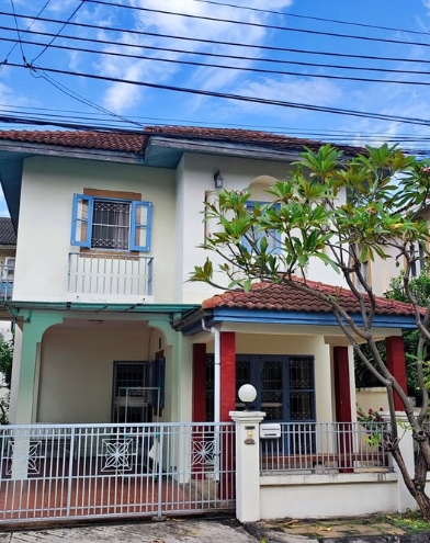 ให้เช่า บ้านเดี่ยว ย่านเกษตร นวมินทร์ เลียบด่วน ใกล้ The walkN6116ให้เช่า บ้านเดี่ยว ย่านเกษตร นวมินทร์ เลียบด่วน ใกล้ The walkค่าเช่า 22,000 บาท 3 ห้องนอน 2 ห้องน้ำ เกษตร นวมินทร์ เลียบด่วน อยู่ในหมู่บ้าน สะดวก ปลอดภัย ทำเลดี เข้าออกได้หลายทาง เฟอร์นิเจอร์+ เครื่องใช้ไฟฟ้าครบบ แอร์ 4 ตัว จอดรถ 2 คัน โซฟา เตียง โต๊ะ ตู้ ทีวี ตู้เย็น เครื่องทำน้ำอุ่น เครื่องซักผ้า ไมโครเวฟ สถานที่ใก