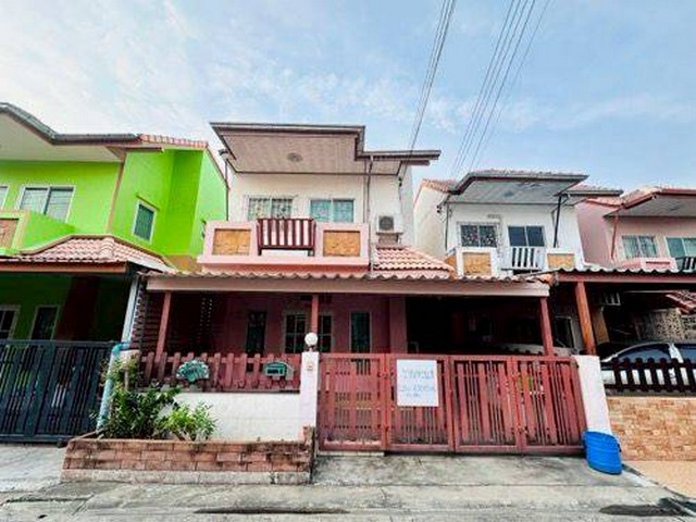 รหัสทรัพย์ M650519ขายบ้านในโครงการ หมู่บ้านเจดับบลิวคาซ่า (JW Casa)บ้านพื้นที่กว้าง ฟังก์ชันครบ เหมาะสำหรับครอบครัวใหญ่ พร้อมเข้าอยู่ทันที???? ราคาเพียง 2.7 ล้านบาท???? ขนาดที่ดิน 30.2 ตารางวารายละเอียดตัวบ้าน4 ห้องนอน3 ห้องน้ำ1 ห้องโถงขนาดใหญ่1 ห้องครัวขนาดใหญ่ที่จอดรถหน้าบ้าน 1 คันของแถมฟรีเครื่องปรับอากาศ 2 เครื่อง(แอร์ห้องโถง 1 เครื่อง)ปั๊มน้ำ พร้อมแท็งก์น้ำเครื่องทำน้�