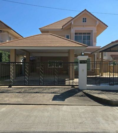 ขาย 7.89 ล้านบาท*บ้านเดี่ยว พิมุกต์ 4ทำเล หลัง ม.พายัพ – ใกล้ Central Festivalติดถนนวงแหวนรอบ 2 ตรงข้ามโฮมสุขภัณฑ์ Rare Deal สำหรับคนหาบ้านหรือมองหาการลงทุน.• บ้านเดี่ยว 2 ชั้น ใหญ่มาก• บ้านสภาพเดิมๆ เหมาะแก่การลงทุนหรือ ลูกค้าที่ต้องการซื้อเพื่ออยู่อาศัย และตกแต่งหรือรีโนเวทเอง • สำหรับนักลงทุน ยินดีต้อนรับ สัญญา Flipping .พื้นที่ใช้สอย 300 ตร.ม.ที่ดิน 114.7 ตร.ว.3 ห้องนอน | 3 ห้องน้ำ1 ห้องนั่�