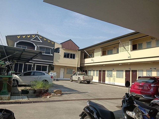 ถูกสุดๆ ขายหอพัก​ 15.5​ ล้าน​ 224 ตรว. 40​ ห้อง #โซนสันผีเสื้อ #เขต​อ.เมือง​ #ใกล้มีโชคพลาซ่า​ หอพัก 2 ชั้น พร้อมบ้าน 1 หลังให้เช่า ใกล้เมือง เดินทางสะดวกสบายเนื้อที่ ​224​ ตรว.จำนวน 40 ห้อง (รายเดือน 39 ห้อง ,รายวัน 1 ห้อง)ห้อง​แอร์ 5​ ห้องห้องพัดลม 35 ห้อง​แต่ละห้องขนาด 4*6 เมตร​มีบ้าน 1​ หลัง​ ให้เช่า 6,000 บาท2​ ห้องนอน​ 2​ ห้องน้ำ​ค่าเช่าห้องแอร์ 2,300 บาทห้องพัดลม 1,800 บาทเข้าอยู่จ่าย 2 เดื�