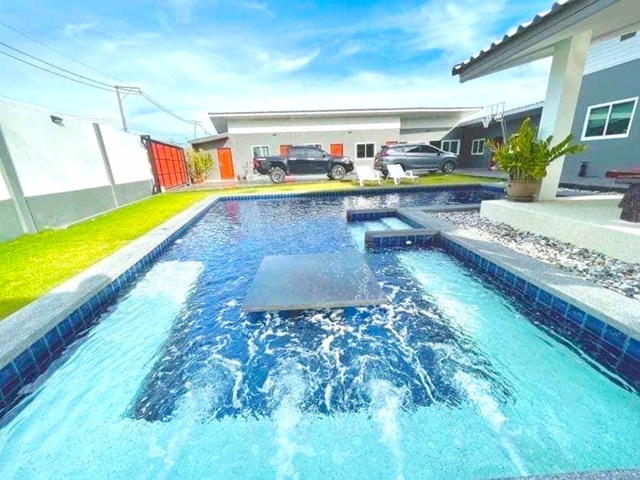 12ห้อง 11น้ำ ใกล้อ่างเก็บน้ำมาบประชัน ฟลาวเวอร์แลนด์ พัทยา Siam Country Club 3กม. Pool Villaถ. พรประภานิมิตร คฤหาสน์บ้านเดี่ยว  200 ตารางวา 800ตรม. พร้อมสระว่ายน้ำส่วนตัว เฟอร์นิเจอร์ครบ 119,999B-M 7.5 ล้านบาท12bed 11bath Lux Mansion house Mabprachan Reservoir Flower Land Pattaya Siam Country Club 3km. Pool Villa Pornprapanimit Rd. suitable for residence and business use on large land size of 200sq.wa 800sq.m with private swimming pool fully furnished 119,999 THB - 7.5 million THBถนน พรประภานิมิต แขวง โป่ง เขต บางละมุง จังหวัด ชลบุรีขนาดที่ดิน 200 ตารางวา 800 ตารางเมตร บ�