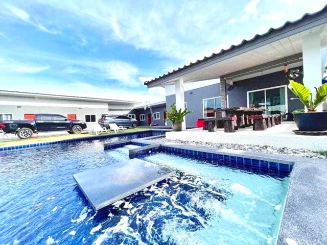 Siam Country Club 3กม. Pool Villa ถ. พรประภานิมิตร คฤหาสน์บ้านเดี่ยว  12ห้อง 11น้ำ ใกล้อ่างเก็บน้ำมาบประชัน ฟลาวเวอร์แลนด์ พัทยา 200 ตารางวา 800ตรม. พร้อมสระว่ายน้ำส่วนตัว เฟอร์นิเจอร์ครบ 119,998B-M 7.5 ล้านบาทSiam Country Club 3km. Pool Villa Pornprapanimit Rd. Lux Mansion house 12bed 11bath Mabprachan Reservoir Flower Land Pattaya suitable for residence and business use on large land size of 200sq.wa 800sq.m with private swimming pool fully furnished 119,998 THB - 7.5 million THBถนน พรประภานิมิต แขวง โป่ง เขต บางละมุง จังหวัด ชลบุรีขนาดที่ดิน 200 ตารางวา 800 ตารางเมตร บ