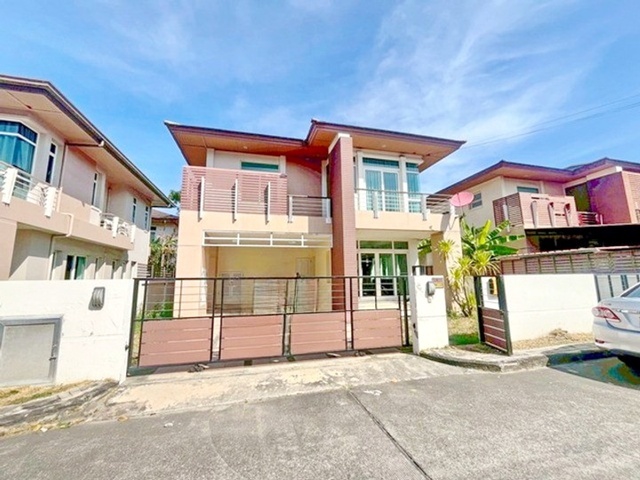 รร.นานาชาติไทยจีน ศรีราชา 3 กม.เฟอร์ฯครบ ฟังก์ชันสมบูรณ์ 3นอน The Boulevard สวนเสือศรีราชา 2.5 กม.ขาย-เช่าบ้านหรู ศรีราชา บ้านเดี่ยว 2 ชั้น พร้อมอยู่ 24,998 B-M. ขาย 5.29 ลบ3 น้ำ ทำเลศักยภาพ เจพาร์ค ศรีราชา 1.2 กม.  เดินทางสะดวก เหมาะอยู่อาศัย ให้ความเป็นส่วนตัวสูง สภาพใหม่ บรรยากาศดี ปลอดภัย ถ.สุขุมวิท Thai Chinese International School Sriracha 3 km. Luxury house for sale rent in Sriracha 2 story detached house ready to move in The Boulevard Sriracha Tiger Zoo 2.5 km.  24,998 B-M. sale price 5.29 million THB  fully furnished complete fun