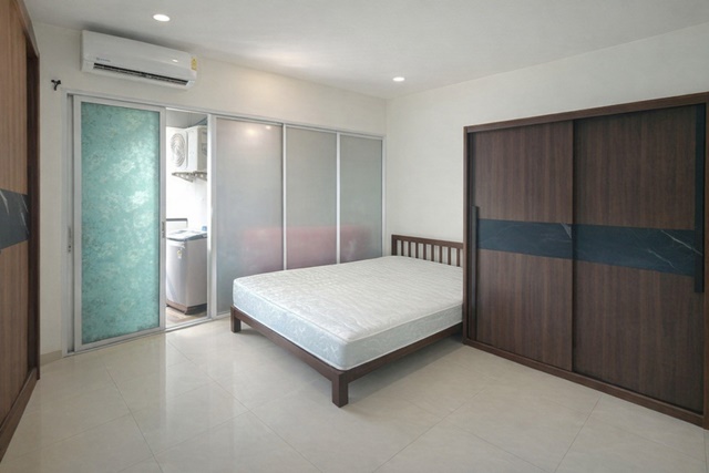 MRT ศรีนครินทร์ 700 ม. ARL หัวหมาก 430ม. ปล่อยเช่าคอนโดอัสสกาญจน์ เพลส ศรีนครินทร์ 1 นอน 1 น้ำ และแหล่งชุมชน เดินทางสะดวก ขนาด 28 ตร.ม. รร.นานาชาติ เซนต์ แอนดรูว์ กรุงเทพฯ 2.4 กม.เหมาะอยู่อาศัย  8,998B-M. พร้อมเข้าอยู่ทันที บรรยากาศสงบMRT Srinakarin 700m ARL HuaMak 430m. Condo for rent Assakarn Place Srinakarin 1bed 1bath close to community amenities 28 sq.m 2.4 km from St Andrews International School Bangkok Suitable for living 8,998B-M Ready to move in immediately Peaceful atmosphereถ.ศรีนครินทร์ แขวงพัฒนาการ เขตสวนหลวง กรุงเทพมหานคร คอนโดม