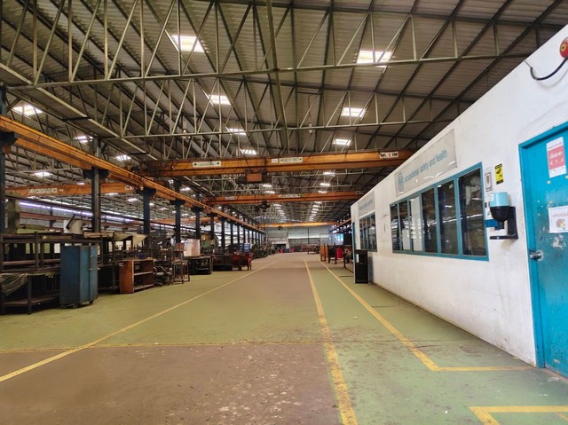 #ให้เช่าโกดังสมุทรปราการ#ให้เช่าโรงงาน/คลังสินค้าขนาด 1,900 ตารางเมตร????พระประแดง สมุทรปราการ????พื้นที่สีส้ม✅รายละเอียด:????ขนาดโกดัง 1,900 ตารางเมตร (แบ่งได้)????มีเครน 12 ตัน????โกดังสูง 8 เมตร????พื้นที่รับน้ำหนักได้ 5 ตัน✅เงื่อนไขการเช่า:????ค่าเช่า 165 บาท/ตารางเมตร     ประกัน 2 เดือน     ล่วงหน้า 1 เดือน     สัญญา 3 ปี_____________________________สนใจติดต่อ/นัดชม☎️081-459-0982​ ลฎา☎️098-995-5449☎️085-422-6346 แอดมินAddLine​ID​: ladapa23WeChat:wxid_