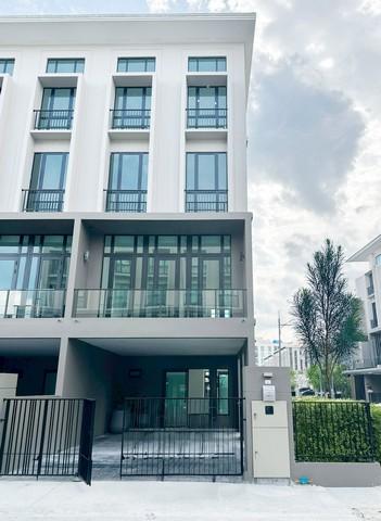 ให้เช่าทาวน์โฮม 4 ชั้น โครงการพาทิโอ รัชโยธิน พหลโยธิน 32 ใกล้เมเจอร์รัชโยธิน ใกล้ BTS รัชโยธินราคาเช่า 110,000 บาท / เดือน ( สัญญารายปี )ราคาเช่า 130,000 บาท / เดือน ( สัญญา 6 เดือน )ราคาเช่า 140,000 บาท / เดือน ( จดทะเบียนเป็นนิติบุคคล )ที่ตั้ง ถนนเสนานิคม 1 ซอย 12 แขวงจันทรเกษม เขตจตุจักร กรุงเทพ 10900ติดต่อ : คุณภัสพงณ์ 0634098164Line : binkem22https://www.facebook.com/profile.php?id=61581484955548เนื้อที่ 31 ตารางวา พื้นที่ใช้สอย 267 ตารางเมตร �