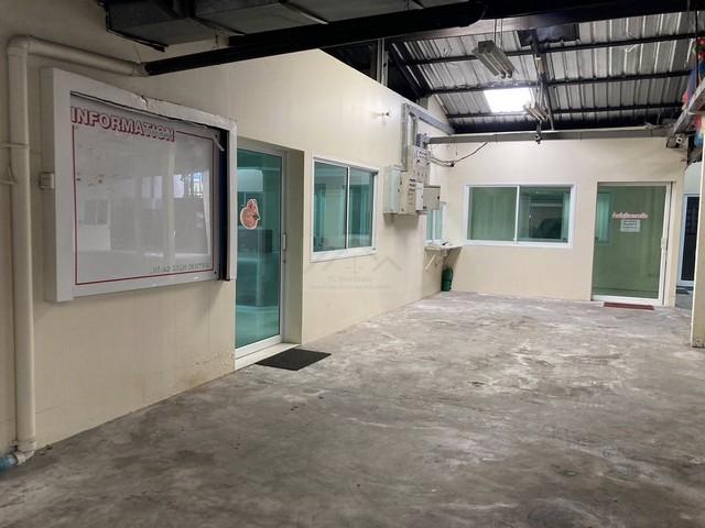 ให้เช่าสำนักงานพร้อมพื้นที่คลังสินค้า 1,200 ตรม. ซอยลาดพร้าว 60 ตรงข้ามโชคชัย 4 เดินทางสะดวกติดต่อ:: ชยา โทร/ID Line:: 0942823961Link Line:: https://line.me/ti/p/3xFA1An8Kcรหัส# T26-069สำนักงานพร้อมพื้นที่คลังสินค้า ซอยลาดพร้าว 60เนื้อที่รวม 1200 ตารางเมตรทำเลดี ตรงข้ามตลาดโชคชัย 4 เข้าออกลาดพร้าว รัชดาภิเษกใกล้เลียบด่วน Cystal Park, เซ็นทรัลอีสวิลล์, Home pro, Lotus*** ราคาเช่า 140,000 บาท/เดือนที่ตั้ง : ซอยลาดพร้าว 60 แขวงวังทองหลาง เ�