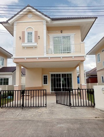 ให้เช่า 25,000 บาท/เดือน #ดีญ่าวัลเล่ #หางดง บ้านเดี่ยว 2 ชั้น ทำเลพรีเมียม สะดวกที่สุด และน่าอยู่ที่สุด พื้นที่ส่วนตัว เป็นสัดส่วน #ไม่รับสัตว์เลี้ยงรายละเอียดบ้านบ้านเดี่ยว 2 ชั้น หลังใหญ่3 ห้องนอน4 ห้องน้ำจอดรถได้ 2 คันเฟอร์นิเจอร์และเครื่องใช้ไฟฟ้าครบเฟอร์นิเจอร์ครบทั้งหลังทีวีตู้เย็นเครื่องซักผ้าไมโครเวฟแอร์ 4 เครื่องเครื่องทำน้ำอุ่น 3 เครื่องสิ่งอำนวยค�