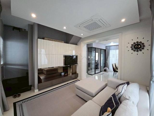 ให้เช่า ขาย โฮมออฟฟิศ 3 ชั้น หลังริม The Landmark แลนด์มาร์ค เอกมัย-รามอินทรา ซอยสุคนธสวัสดิ์ 25 เดินทางสะดวก ใกล้จุดขึ้นลงทางด่วน ใกล้เซ็นทรัลอีสต์วิลล์*** ราคาเช่า 55,000 บาท/เดือน ประกัน 2 ล่วงหน้า 1 สัญญาขั้นต่ำ 1 ปี*** ราคาขาย 8,900,000 บาท รวมโอนติดต่อ คุณช่อผกา โทร 0616198565 LINE 0616198565สำรอง LINE 0812523279 ส่งลิ้งก์ไว้ได้เลยโฮมออฟฟิศ 3 ชั้น The Landmark เอกมัย-รามอินทรา- เนื้อที่ 31 ตร.ว.- พื้นที่ใช้สอย 168 ตร.ม.- 3 ห้�