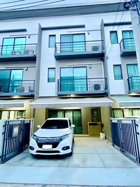 สะพานพระราม5 1.9กม.กว้าง5ม.ให้เช่าทาวน์โฮม3ชั้น ถ.พิบูลสงคราม ราชพฤกษ์ พระราม5 3นอน 3 น้ำ ใกล้ถนนนครอินทร์ แม็คโคร นครอินทร์ 1กม. 24,998B-M. ขาย 4.29 ลบ. เหมาะอยู่อาศัย และโฮมออฟฟิศ เลี้ยงสัตว์เล็กได้ เดินทางสะดวก BTS บางรักน้อยท่าอิฐ 3.6 กม.Rama5 Townhome 3Storeys width5m. for rent 3bed PhibunSongkhram Rd. Ratchaphruek 3bath Near NakhonIn Rd. Makro Nakhon In 1km 24,998THB per month For sale at 4.29million THB Suitable for residential or home office Small pets allowed Convenient transportation near BTS BangRakNoi ThaIt 3.6km Also available Rama5 Bridge 1.9km.ถ.พิบูลสงครามถ.นครอินทร์ 