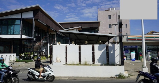 ให้เช่าพื้นที่ทำคาเฟ่ / ออฟฟิศ (ทำเลห้วยขวาง–สุทธิสาร–ลาดพร้าว) โซน SHOP (เหมาะทำ CAFE) พื้นที่รวม 70 ตร.ม.  ที่จอดรถประจำ 2 คัน Indoor 45 ตร.ม. Outdoor 25 ตร.ม. (Semi-outdoor มีหลังคา) ที่จอดรถประจำ 2 คันเหมาะมากสำหรับ ร้านกาแฟ / คาเฟ่เล็ก-กลาง / Cloud kitchen เบา ๆ / ออฟฟิศ / สตูดิโอ / Co-working ขนาดย่อม ค่าเช่า 50,000 บาท/เดือน สัญญาขั้นต่ำ 1 ปี (ทำยาว 3 ปี ได้) ทำเลทอง เดินทางง่ายใกล้ MRT สุทธิสาร เข้าออกได้หลายเส้นทาง: สุทธิส�