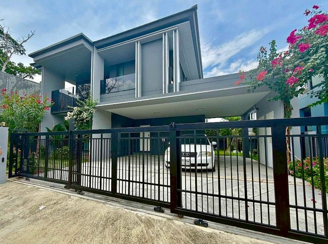 LV53383 ให้เช่า บ้านเดี่ยว เศรษฐสิริ กรุงเทพกรีฑา 2 Setthasiri-Krungthep Kreetha 2 เฟอร์นิเจอร์เครื่องใช้ไฟฟ้าครบราคาเช่า : 160,000/เดือน (สัญญาขั้นต่ำ1 ปี มัดจำ 2 เดือน ล่วงหน้า 1 เดือน)ที่ตั้ง :  ซอย ประชาร่วมใจ รามคำแหง 68 ถนน หัวหมาก แขวง หัวหมาก เขต บางกะปิ กรุงเทพมหานคร 10240ชื่อโครงการ : เศรษฐสิริ กรุงเทพกรีฑา 2 Setthasiri-Krungthep Kreetha 2รายละเอียด :- พื้นที่ใช้สอย 336 ตร.ม.- 4 ห้องนอน - 4 ห้องน้ำ - 3 ที่จอดรถ - แอร์, ไมโคา�