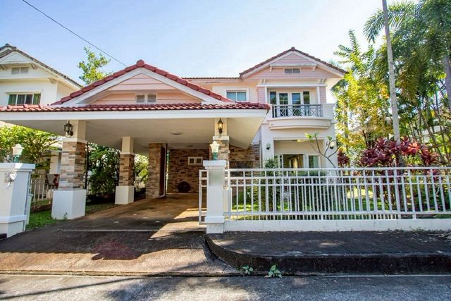 บ้านน่าอยู่ คุ้มค่า! ขายเพียง 3.3 ล้าน 68.10 ตรว. #แลนด์แอนด์เฮ้าส์ #สันทราย บ้านเดี่ยว 2 ชั้น ในโครงการคุณภาพ ทำเลดี #ใกล้มีโชคพลาซ่า เดินทางเข้าเมืองง่าย ไปเซ็นทรัลเฟสติวัลสะดวกรายละเอียดบ้านเนื้อที่ดิน 68.10 ตร.วาพื้นที่ใช้สอยประมาณ 150 ตร.ม.3 ห้องนอน3 ห้องน้ำบ้านหันหน้า ทิศตะวันตกเฉียงเหนือพื้นที่นั่งเล่น และพื้นที่รับประทานอาหารห้องครัวพร้อมเคาน์เตอร์ครัวเฟอร์�