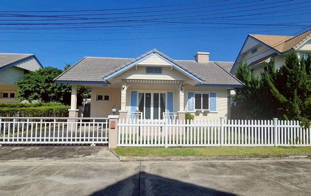 โซนแม่โจ้ #ขายต่ำกว่าราคาประเมิน เพียง 2.4 ล้าน 60 ตรว. บ้านสวยชั้นเดียว สไตล์ #EnglishCountry ราคาดีที่สุดในโครงการ #ใกล้ม.แม่โจ้ #น้ำไม่ท่วม น่าอยู่สุดๆรายละเอียดบ้านพื้นที่ใช้สอย 90 ตร.ม.ขนาดที่ดิน 60 ตร.วา3 ห้องนอน2 ห้องน้ำที่จอดรถ 2 คันของแถมจัดเต็มแทงค์น้ำ + ปั๊มน้ำแอร์เครื่องทำน้ำอุ่นมุ้งลวดผ้าม่านทั้งหลังสวนรอบบ้านเคาน์เตอร์ครัว + ฮูดดูดควันหมู่บ้านนนิภา เฟส 4 | แม่โจ�