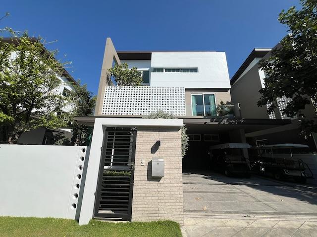 ขายบ้านเดี่ยว 3 ชั้น Nirvana Absolute Bangna บ้านตัวอย่าง ติดถนนใหญ่บางนาติดต่อ Agent คุณบัว (Bua)Tel: 093-646-4597LINE ID: Bua093ขายบ้านเดี่ยว 3 ชั้น โครงการ Nirvana Absolute Bangna บ้านตัวอย่าง ตกแต่งครบทั้งหลัง พร้อมเข้าอยู่ ทำเลศักยภาพสูง ติดถนนใหญ่บางนา ใกล้คอมมูนิตี้มอลล์ Att U Park และแหล่งไลฟ์สไตล์ครบครัน เหมาะสำหรับอยู่อาศัยหรือซื้อเพื่อการลงทุนรายละเอียดทรัพย์บ้านเดี่ยว 3 ชั้นพื้นที่ใช้สอย 282 ตารางเมตร ที่