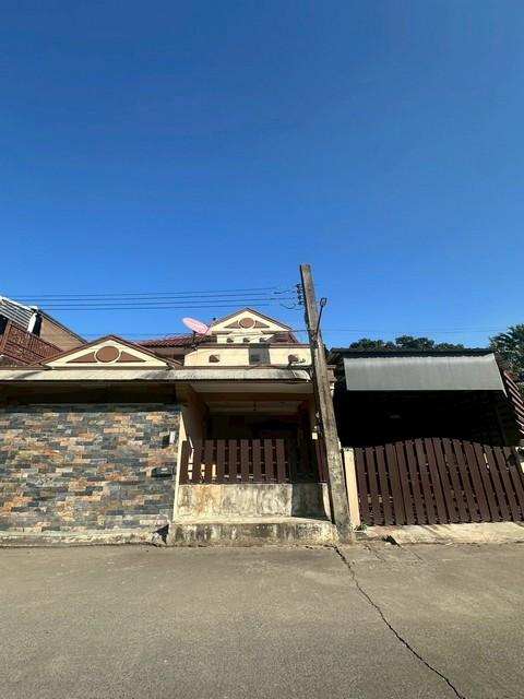 ให้เช่าทาวน์เฮ้าส์ 2 ชั้นหลังริม เนื้อที่ 50 ตร.ว. หมู่บ้านบารเมษฐ์ เฉลิมพระเกียรติ 62 เฟอร์พร้อมอยู่ จอดรถได้ 4-5 คันติดต่อ:: ชยา โทร/ID Line:: 0942823961Link Line:: https://line.me/ti/p/3xFA1An8Kcรหัส# T26-072ทาวน์เฮ้าส์ 2 ชั้นหลังริม หมู่บ้านบารเมษฐ์ เฉลิมพระเกียรติ 62 เฟอร์พร้อมอยู่ จอดรถได้ 4-5 คัน- เนื้อที่ 50 ตร.ว.- 2 ห้องนอน 2 ห้องน้ำ- เฟอร์นิเจอร์ index ทั้งบ้าน, อุปกรณ์ครัวครบ- โรงจอดรถขนาดใหญ่ จอกรถได้ 4 คัน หรือสามา�