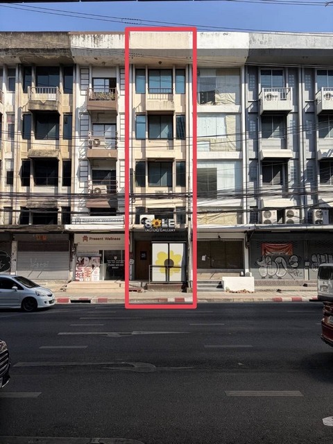 ให้เช่าอาคารพาณิชย์ 4.5 ชั้น 380 ตรม. ติดถนนใหญ่รัชดาภิเษก แยกรัชดา ลาดพร้าว  ติด MRT ลาดพร้าว*** ราคาเช่า 40,000 บาท/เดือน ติดต่อ:: ชยา โทร/ID Line:: 0942823961   Link Line:: https://line.me/ti/p/3xFA1An8Kcรหัส# T26-086 อาคารพาณิชย์ 4.5 ชั้น ติดถนนใหญ่รัชดาภิเษก แยกรัชดา ลาดพร้าว  ติด MRT ลาดพร้าว- พื้นที่ประมาณ 380 ตรม.- หน้ากว้าง 4 เมตร ความลึก 12 เมตร - มีแอร์ทั้งหมด 3 ตัว- ชั้น 2,3,4 กั้นไว้ชั้นละ 2 ห้อง- มีห้องนัำครบทุกชั้น- ชั้นลอย มีห้อ